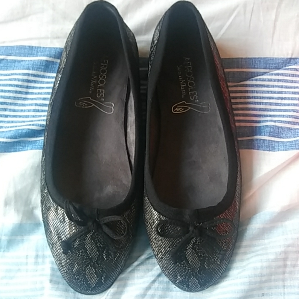 New! Aerosoles black snake print flats. 9 wide